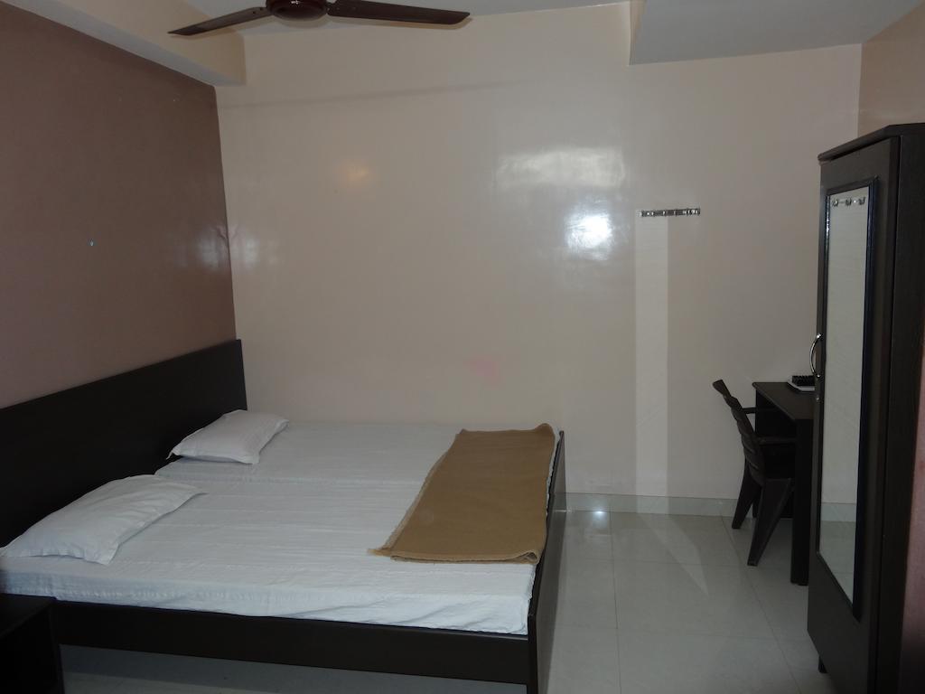 Dwaraka Inn Hyderabad Room photo