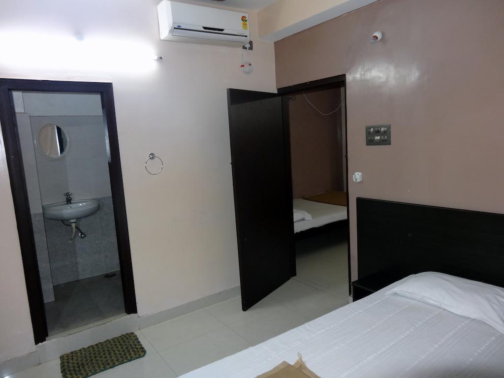 Dwaraka Inn Hyderabad Room photo