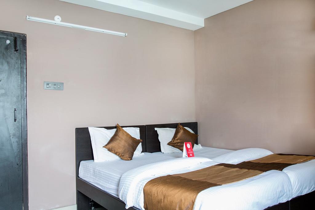 Dwaraka Inn Hyderabad Exterior photo